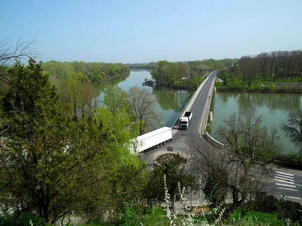 Közúti híd Rakamaz és Tokaj között (Fotó: Sikolya Tibor)